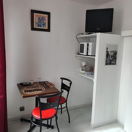 Gite Pour 6 Ou Chambre Pour 2 A Formigny Luaran gambar
